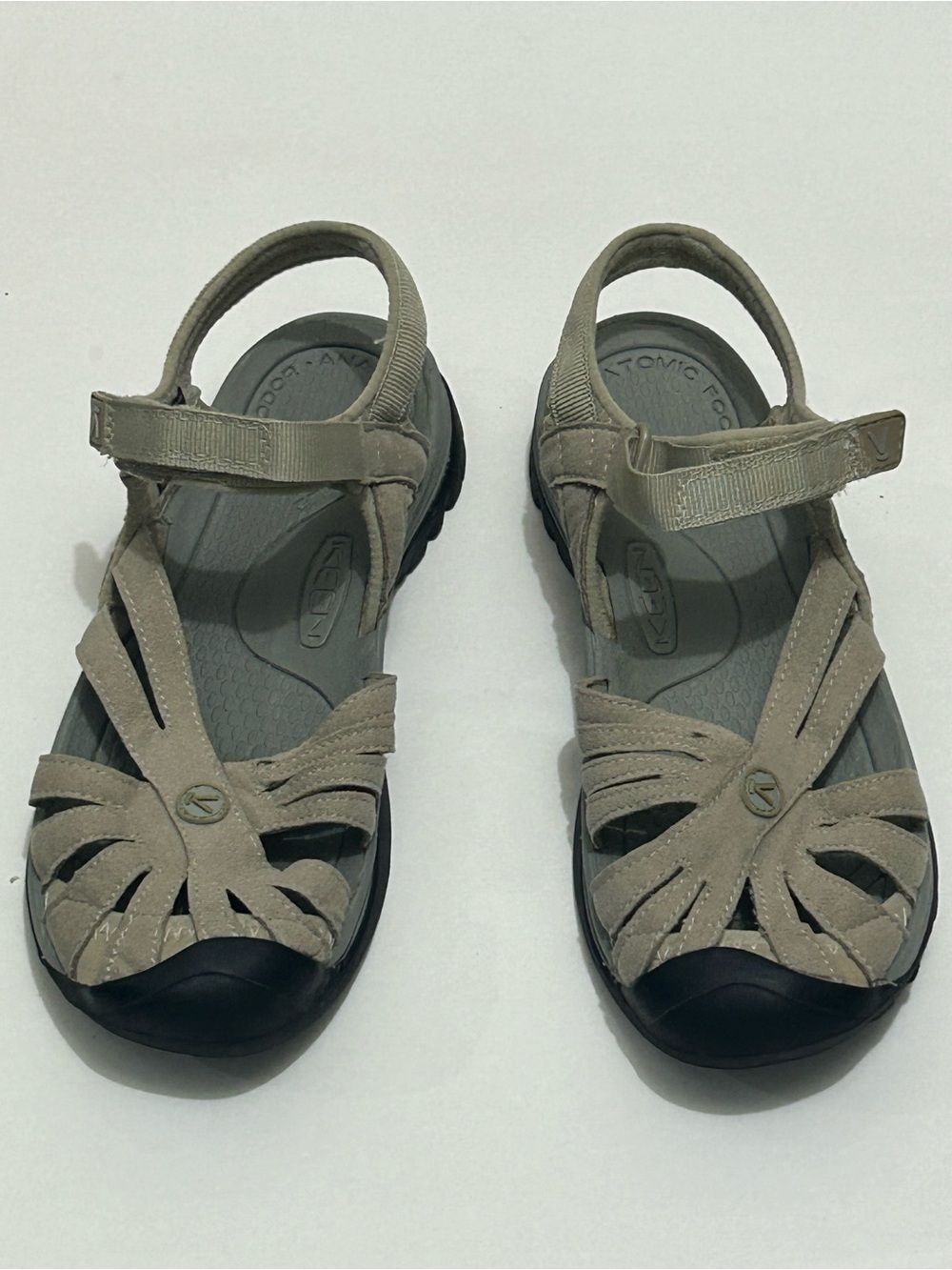Keen Rose Strappy Closed Toe
Sandals Shoes Womens Sz 8 Beige
Adjustable Outdoor